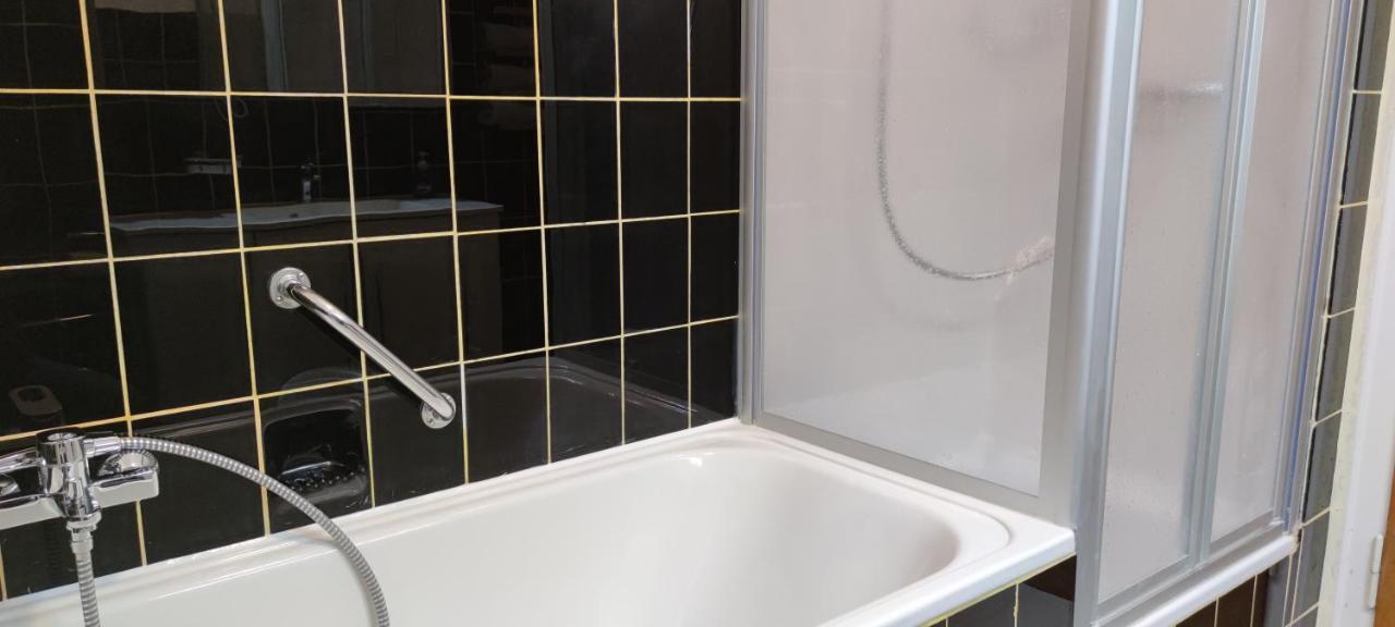 Schoene Und Optimal Gelegene Wohnung Og Weisskirchen Extérieur photo